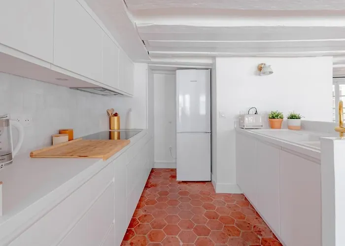 3 Rooms, View On Roofs Chic & Cosy - 70 M2 *