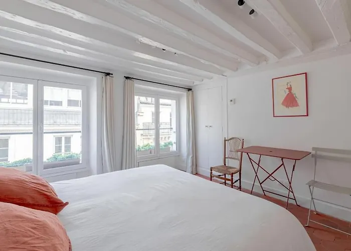 3 Rooms, View On Roofs Chic & Cosy - 70 M2 公寓 *