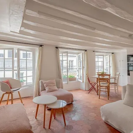 3 Rooms, View On Roofs Chic & Cosy - 70 M2 Apartment *