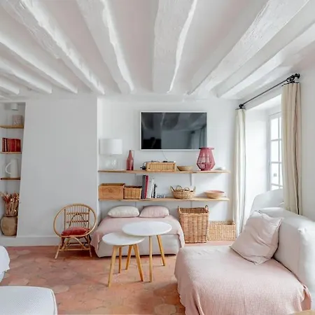 3 Rooms, View On Roofs Chic & Cosy - 70 M2 Paris