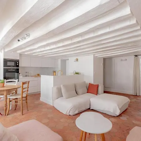 Apartment 3 Rooms, View On Roofs Chic & Cosy - 70 M2