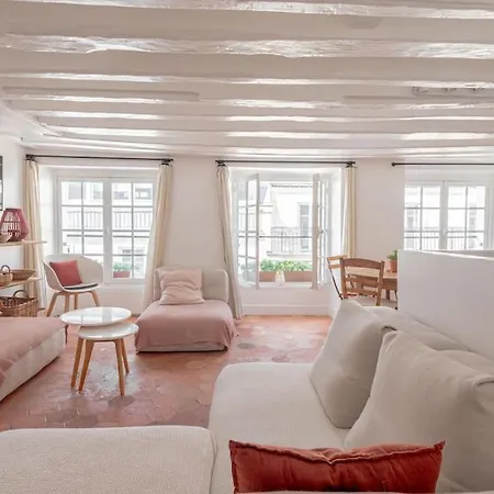 3 Rooms, View On Roofs Chic & Cosy - 70 M2 Apartment *