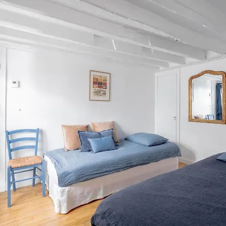 3 Rooms, View On Roofs Chic & Cosy - 70 M2 Apartment Paris