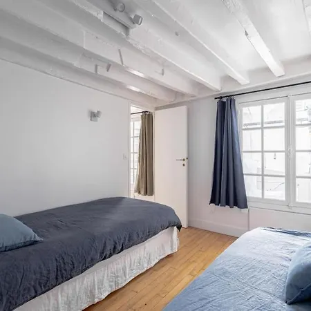 3 Rooms, View On Roofs Chic & Cosy - 70 M2