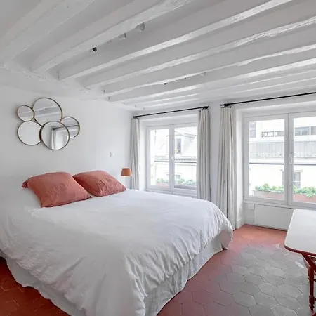 3 Rooms, View On Roofs Chic & Cosy - 70 M2 Apartment Paris