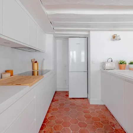 3 Rooms, View On Roofs Chic & Cosy - 70 M2 *