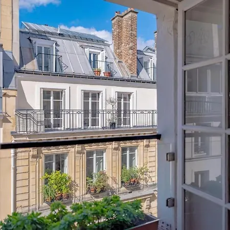 Apartment 3 Rooms, View On Roofs Chic & Cosy - 70 M2