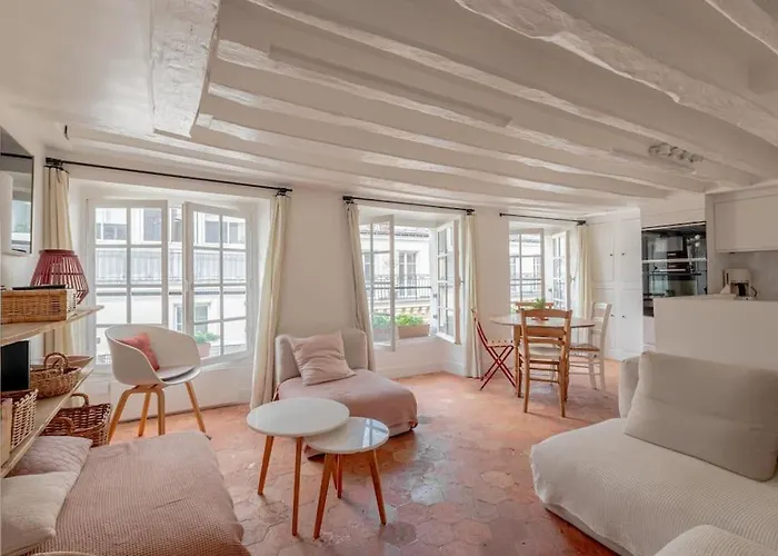 3 Rooms, View On Roofs Chic & Cosy - 70 M2 Διαμέρισμα *
