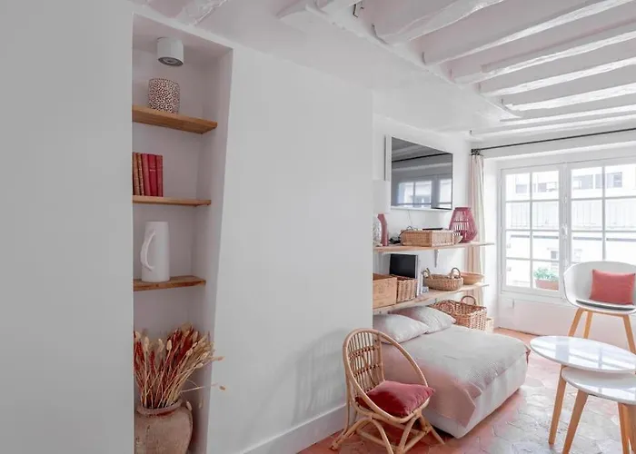 Διαμέρισμα 3 Rooms, View On Roofs Chic & Cosy - 70 M2 *