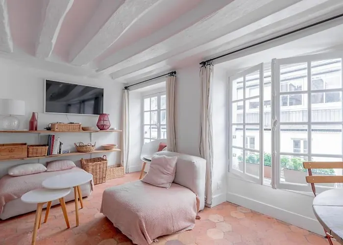 3 Rooms, View On Roofs Chic & Cosy - 70 M2 Διαμέρισμα