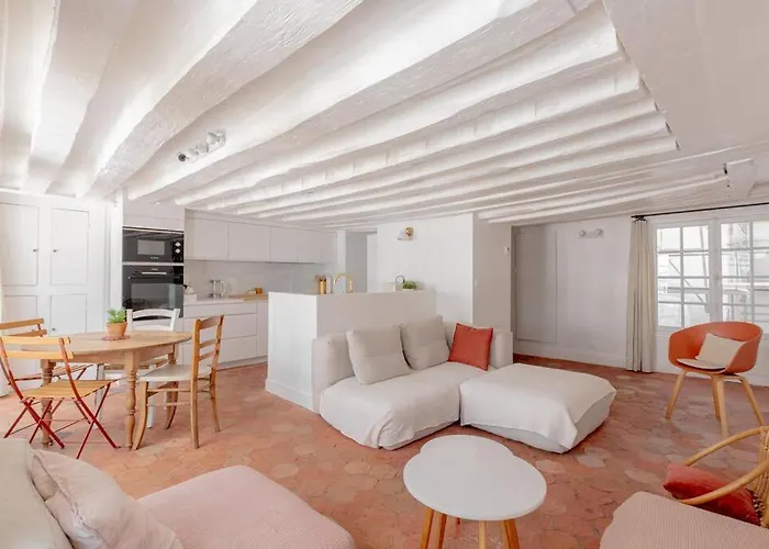 Διαμέρισμα 3 Rooms, View On Roofs Chic & Cosy - 70 M2