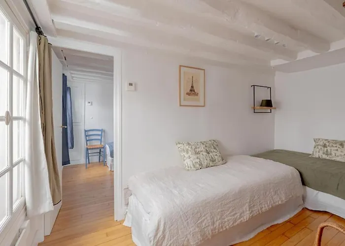 Διαμέρισμα 3 Rooms, View On Roofs Chic & Cosy - 70 M2 *