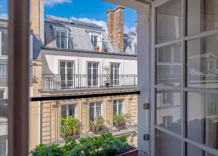 Διαμέρισμα 3 Rooms, View On Roofs Chic & Cosy - 70 M2